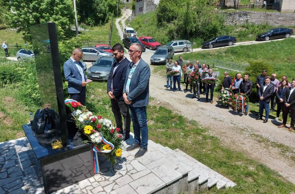 Служен парастос за свирепо убијене српске цивиле код Трнова