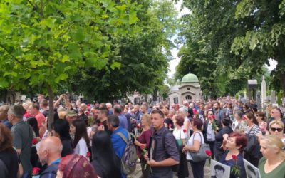 Počast srpskim žrtvama: Više hiljada ljudi u „Povorci sjećanja“ u Beogradu